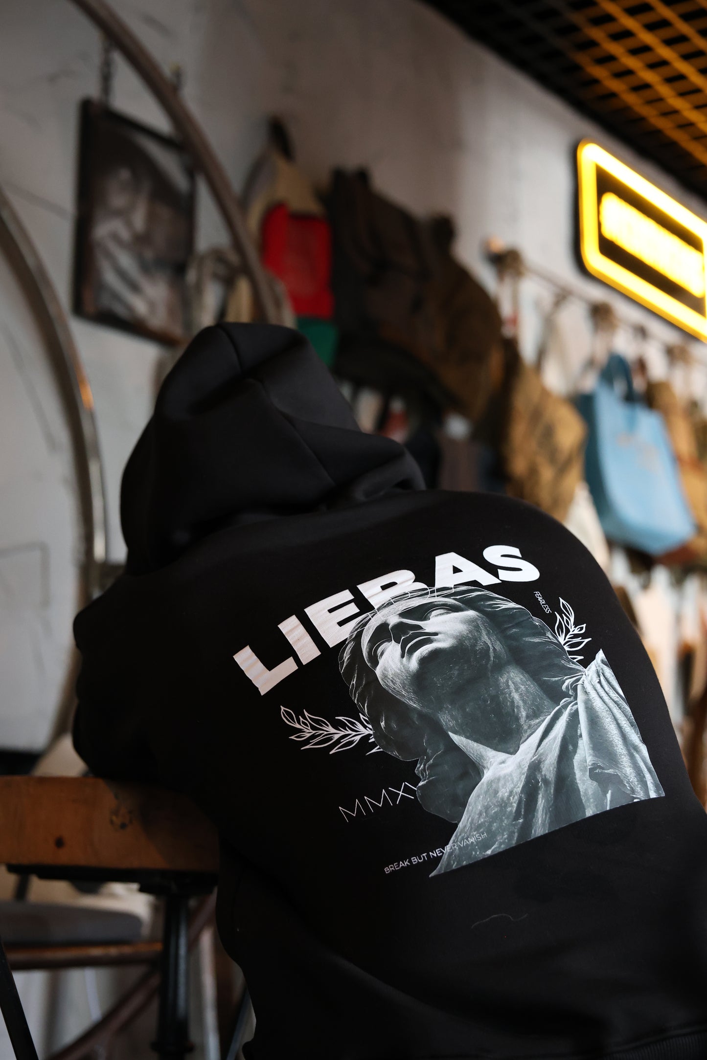 Premium Siyah "FREEDOM" Oversize Hoodie